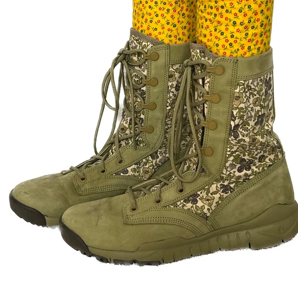 Nike Field Boots Floral Size 9.5 Green 476684-300 Trainers 8" Tall - Picture 2 of 10